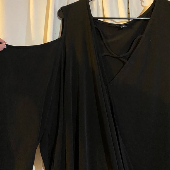 Torrid Black cold shoulder top size 4 - Picture 2 of 2